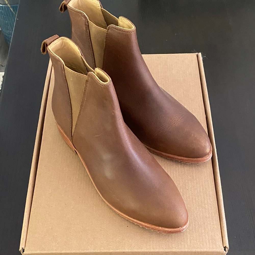 Nisolo Chestnut Leather Chelsea Boots